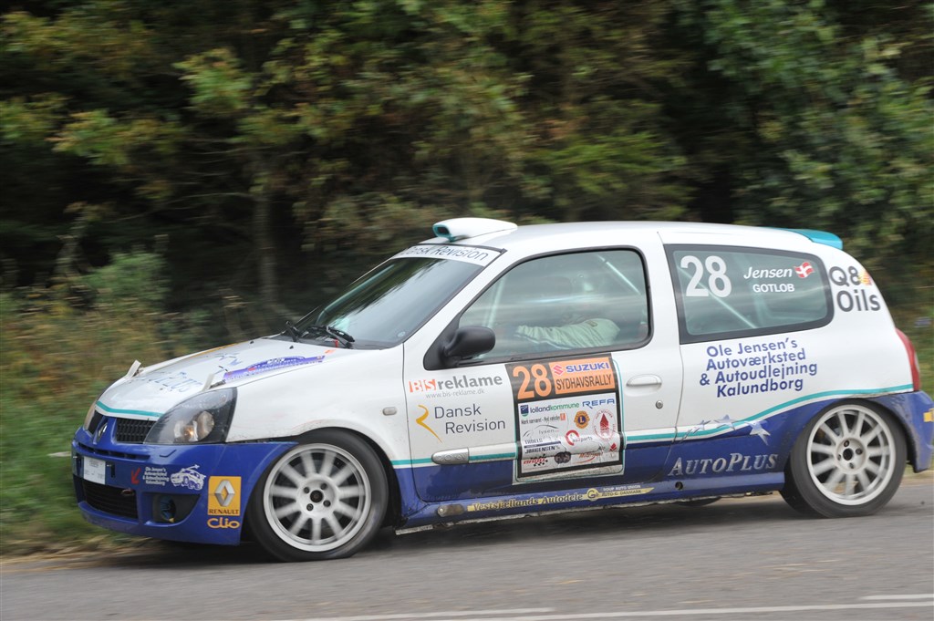 Ole Jensen/Mogens Gotlob er et rutineret makkerpar i deres Renault Clio.
(Foto: Morten Alstrup)
